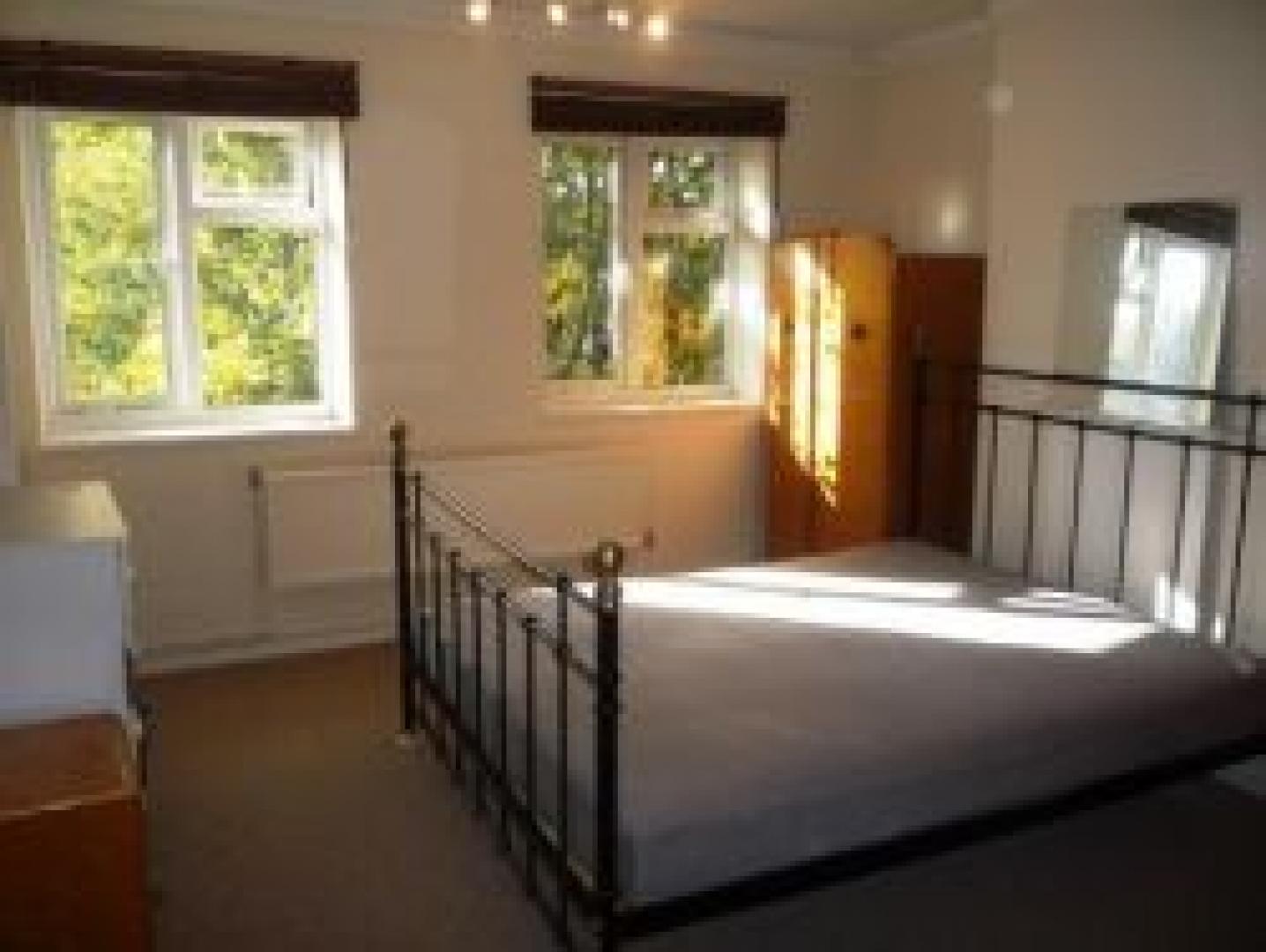 			3 Bedroom, 1 bath, 1 reception Flat			 Oak Lane, EAST FINCHLEY