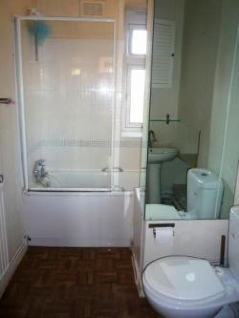 			3 Bedroom, 1 bath, 1 reception Flat			 Oak Lane, EAST FINCHLEY