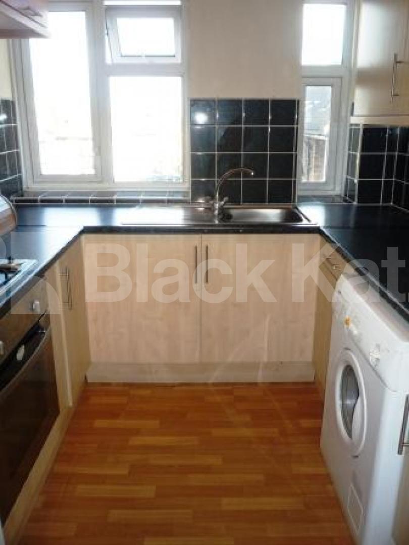 			NEW ON THE MARKET!!!, 3 Bedroom, 1 bath, 1 reception Flat			 Oak Lane, EAST FINCHLEY