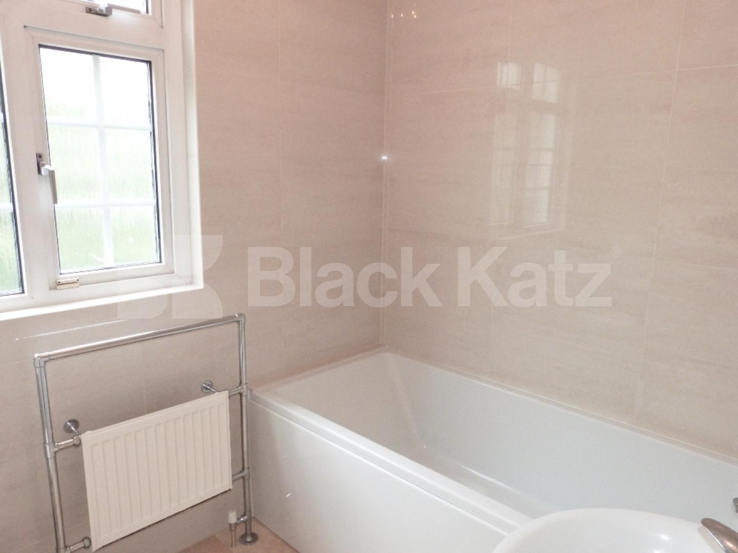 			5 Bedroom, 1 bath, 1 reception Detached House			 Rectory Gardens, Crouch End