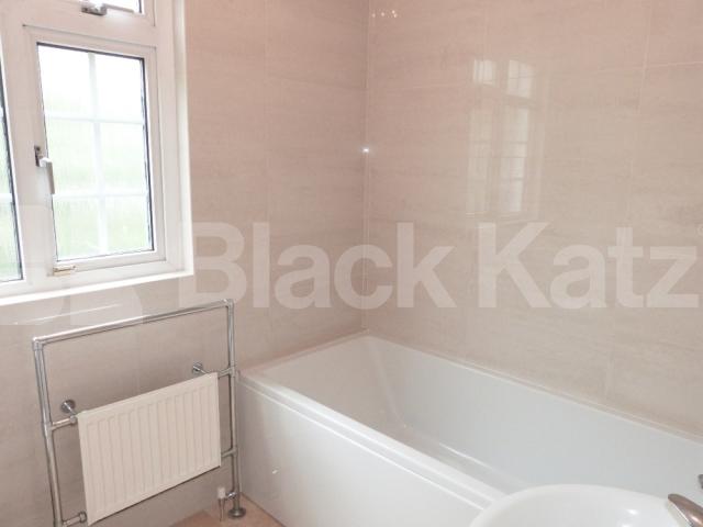 			5 Bedroom, 1 bath, 1 reception Detached House			 Rectory Gardens, Crouch End