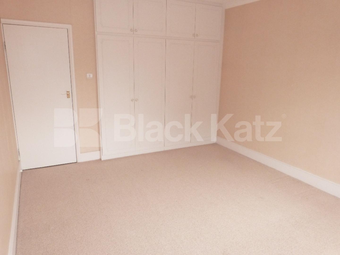 			5 Bedroom, 1 bath, 1 reception Detached House			 Rectory Gardens, Crouch End