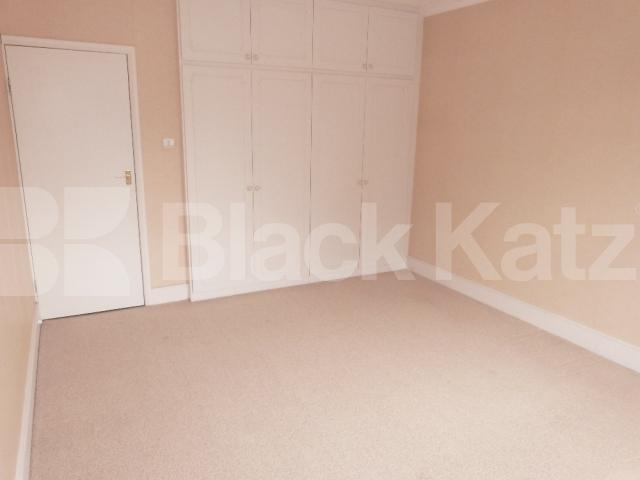 			5 Bedroom, 1 bath, 1 reception Detached House			 Rectory Gardens, Crouch End