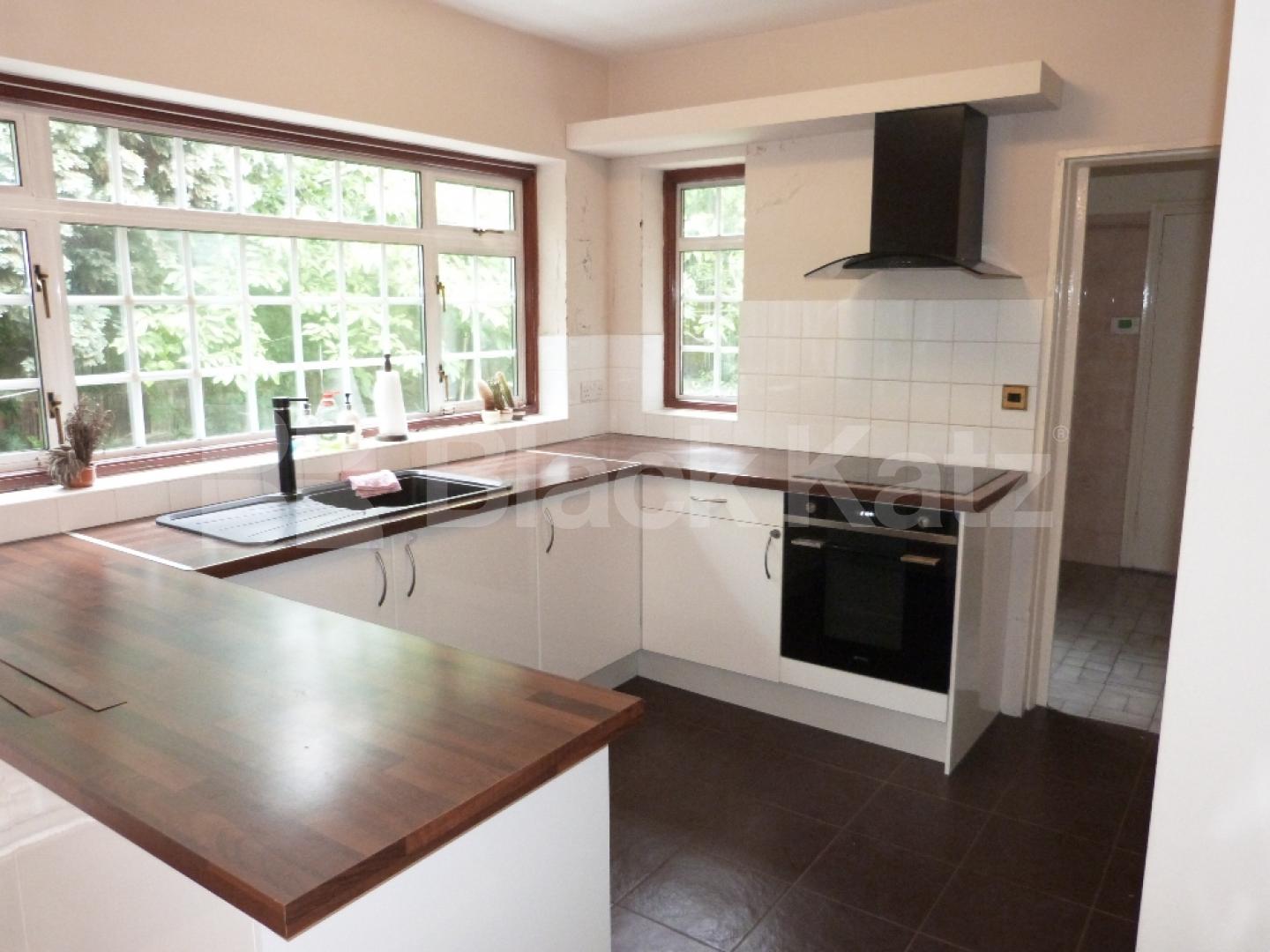 			5 Bedroom, 1 bath, 1 reception Detached House			 Rectory Gardens, Crouch End