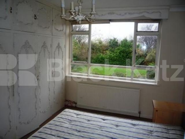 			3 Bedroom, 1 bath, 1 reception Ground Floor Flat			 Creighton Avenue, MUSWELL HILL N10