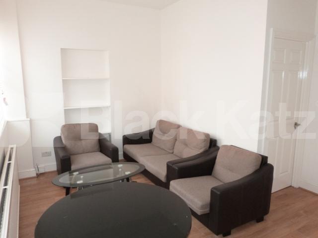 			House in Mews, 3 Bedroom, 1 bath, 1 reception House			 Wightman Road, HARINGEY