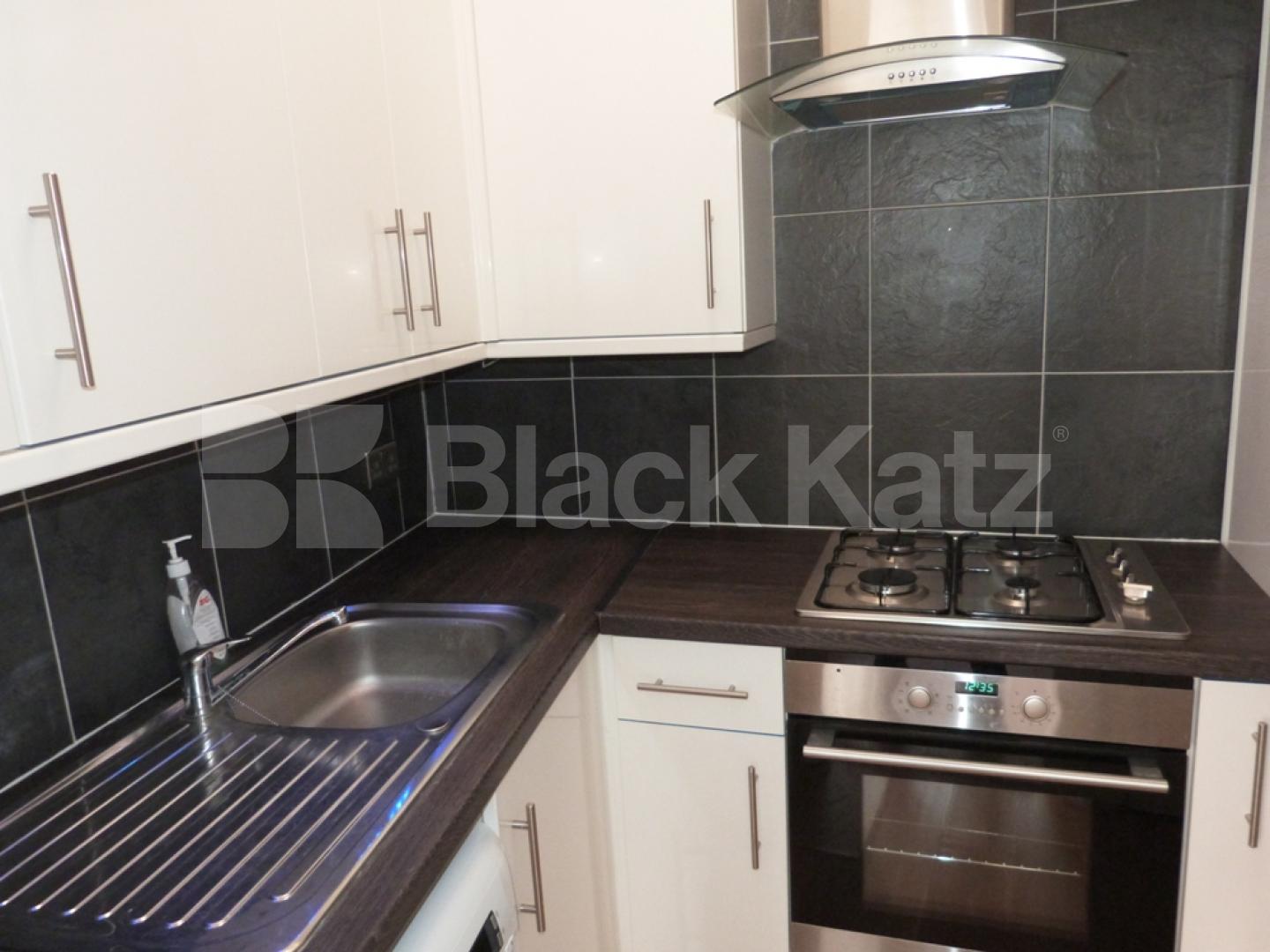 			House in Mews, 3 Bedroom, 1 bath, 1 reception House			 Wightman Road, HARINGEY