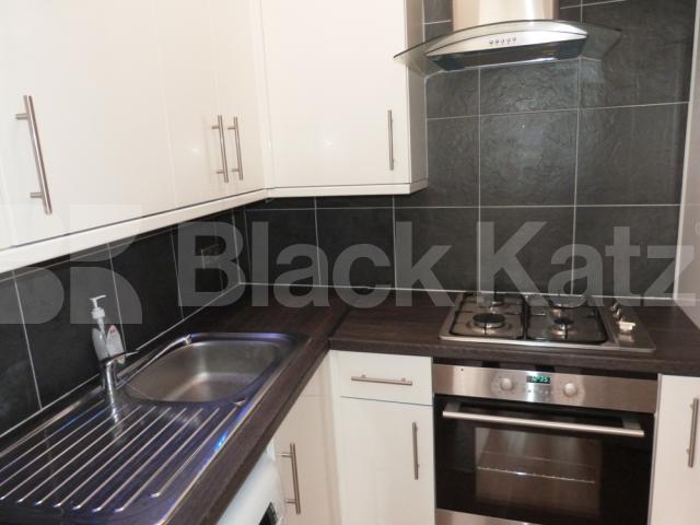 			House in Mews, 3 Bedroom, 1 bath, 1 reception House			 Wightman Road, HARINGEY