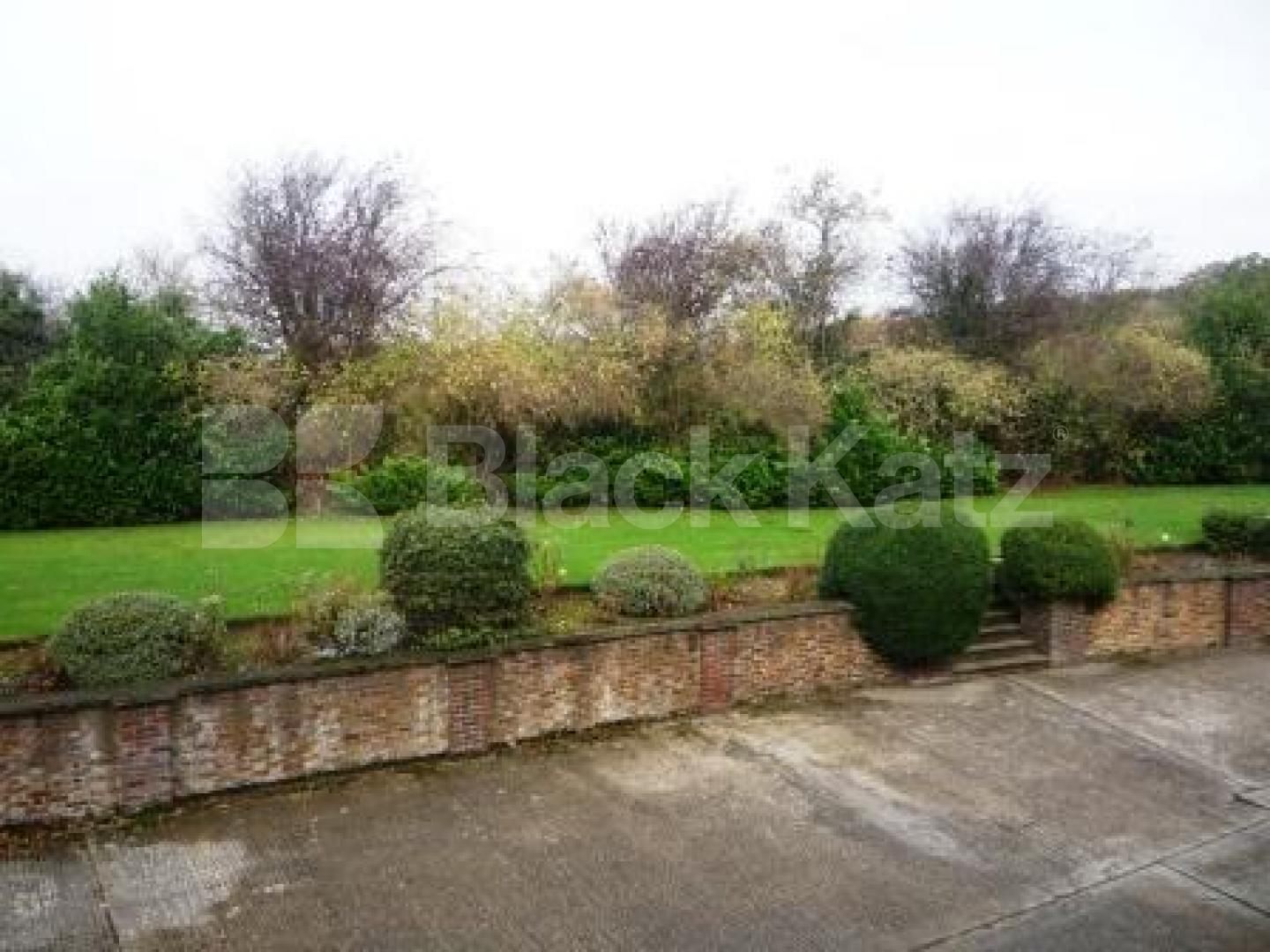 			3 Bedroom, 1 bath, 1 reception Ground Floor Flat			 Creighton Avenue, MUSWELL HILL N10