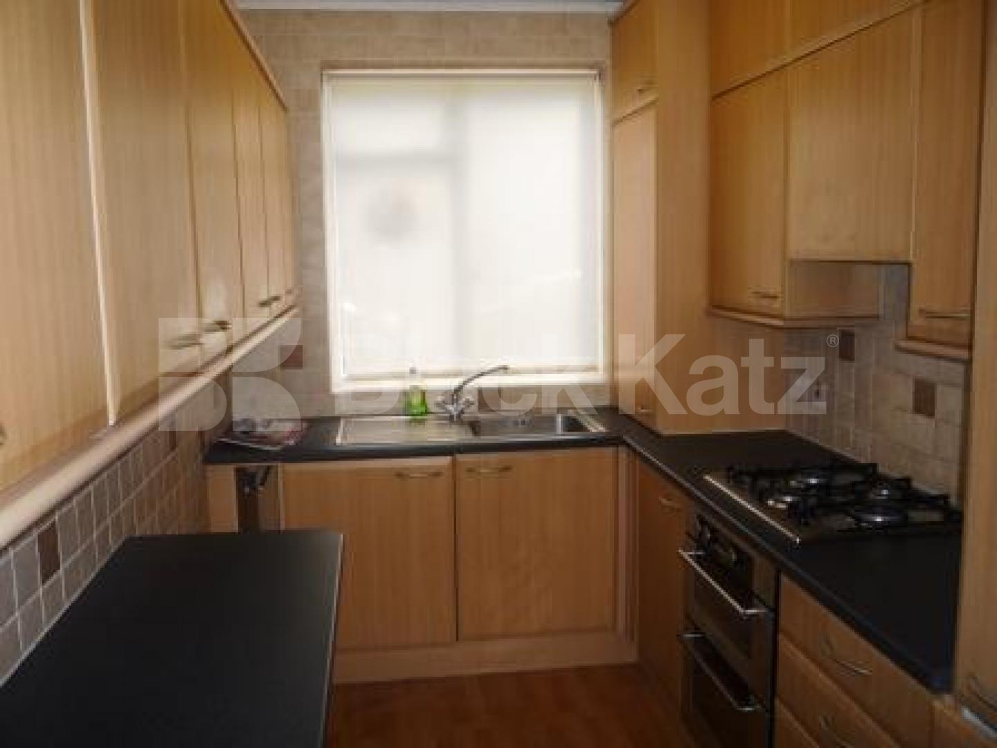 			3 Bedroom, 1 bath, 1 reception Ground Floor Flat			 Creighton Avenue, MUSWELL HILL N10