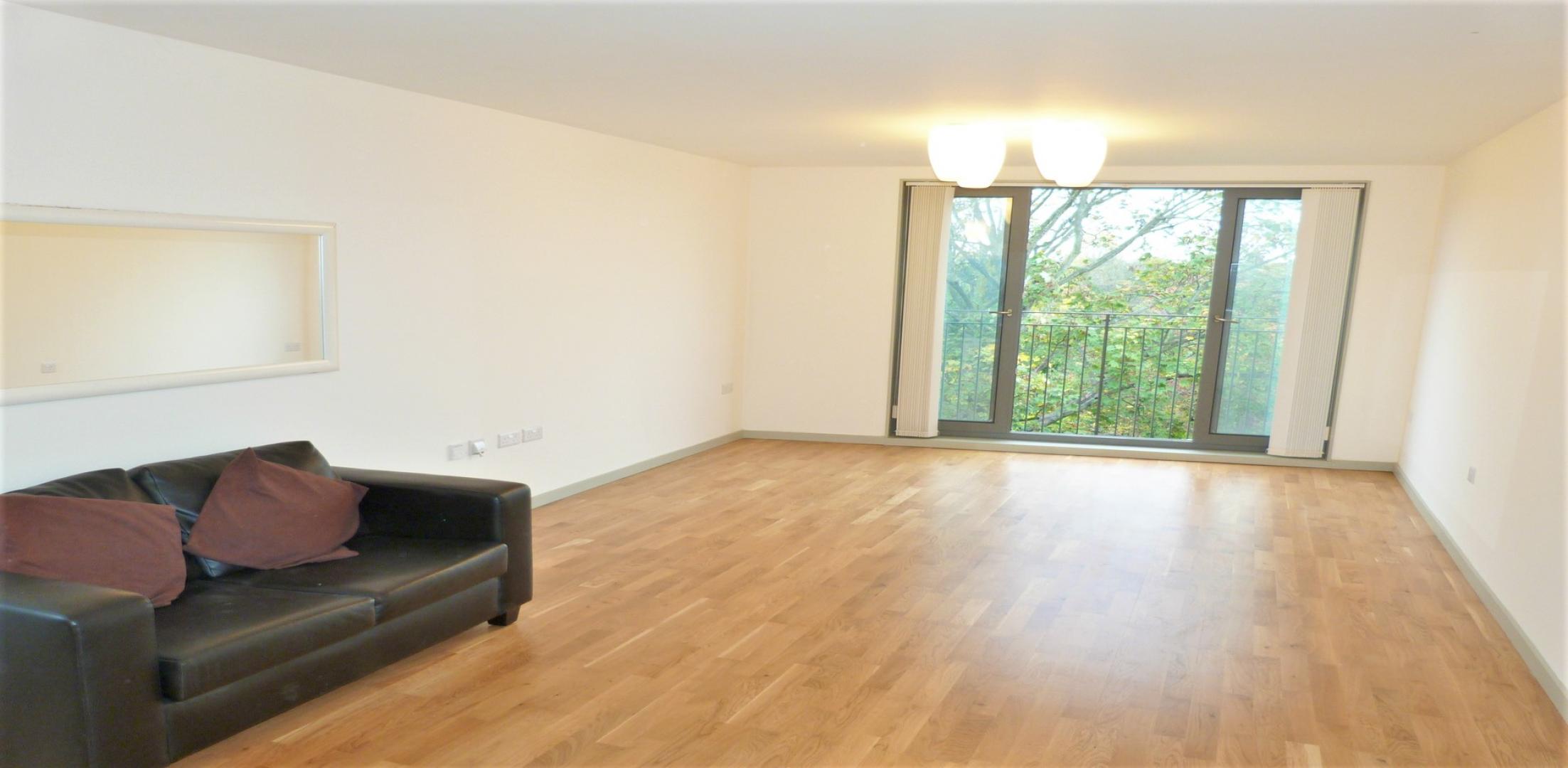			Studio Apartment, 1 bath, 1 reception Flat			 Victoria Road, QUEENS PARK
