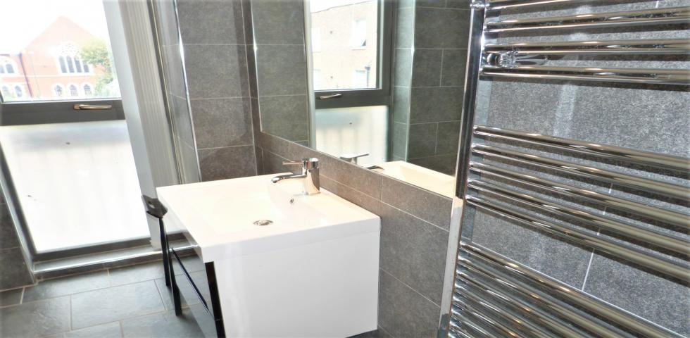 			Studio Apartment, 1 bath, 1 reception Flat			 Victoria Road, QUEENS PARK