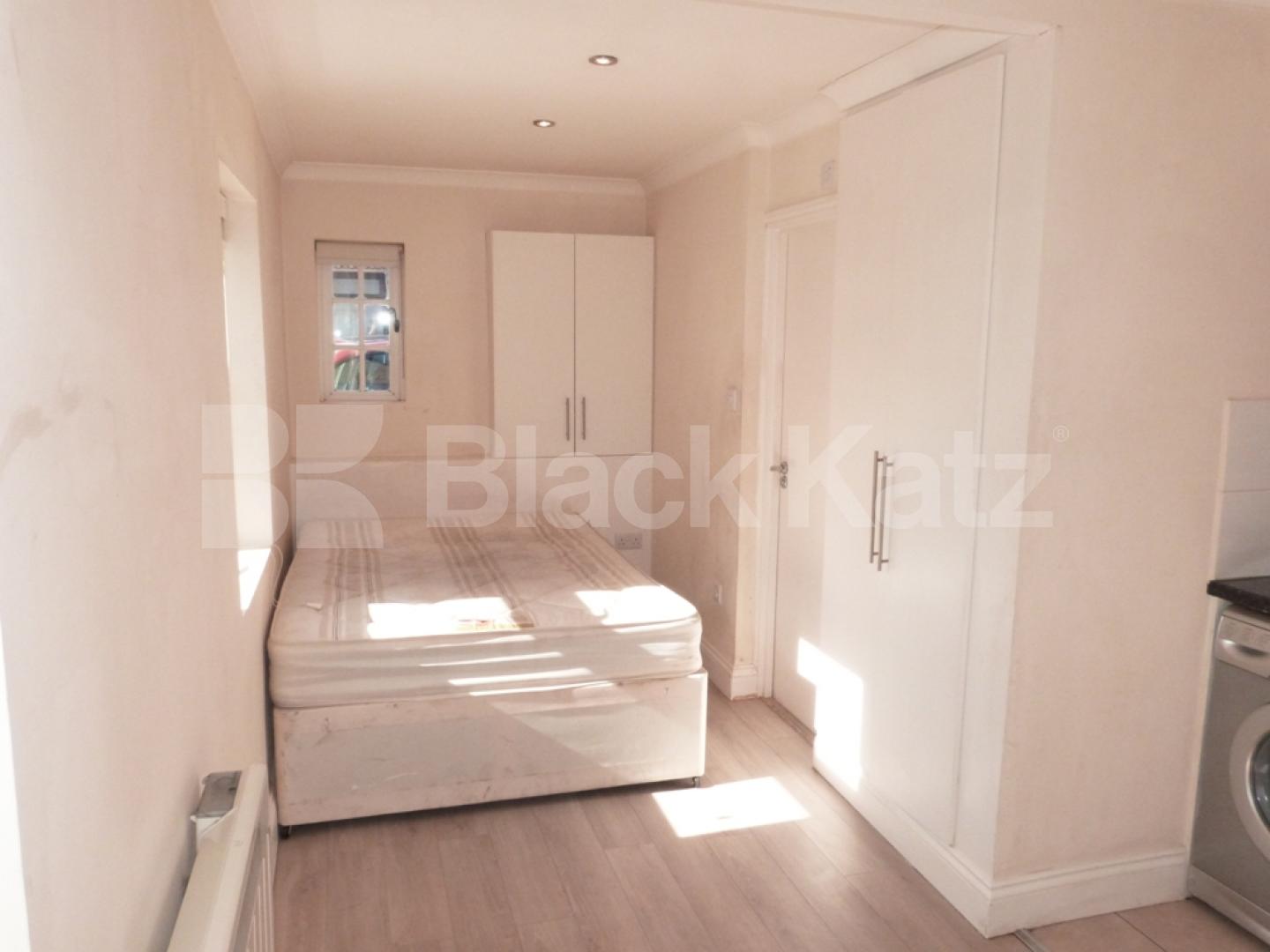 			Studio Apartment, 1 bath, 1 reception Studio			 Hornsey High Street, Hornsey