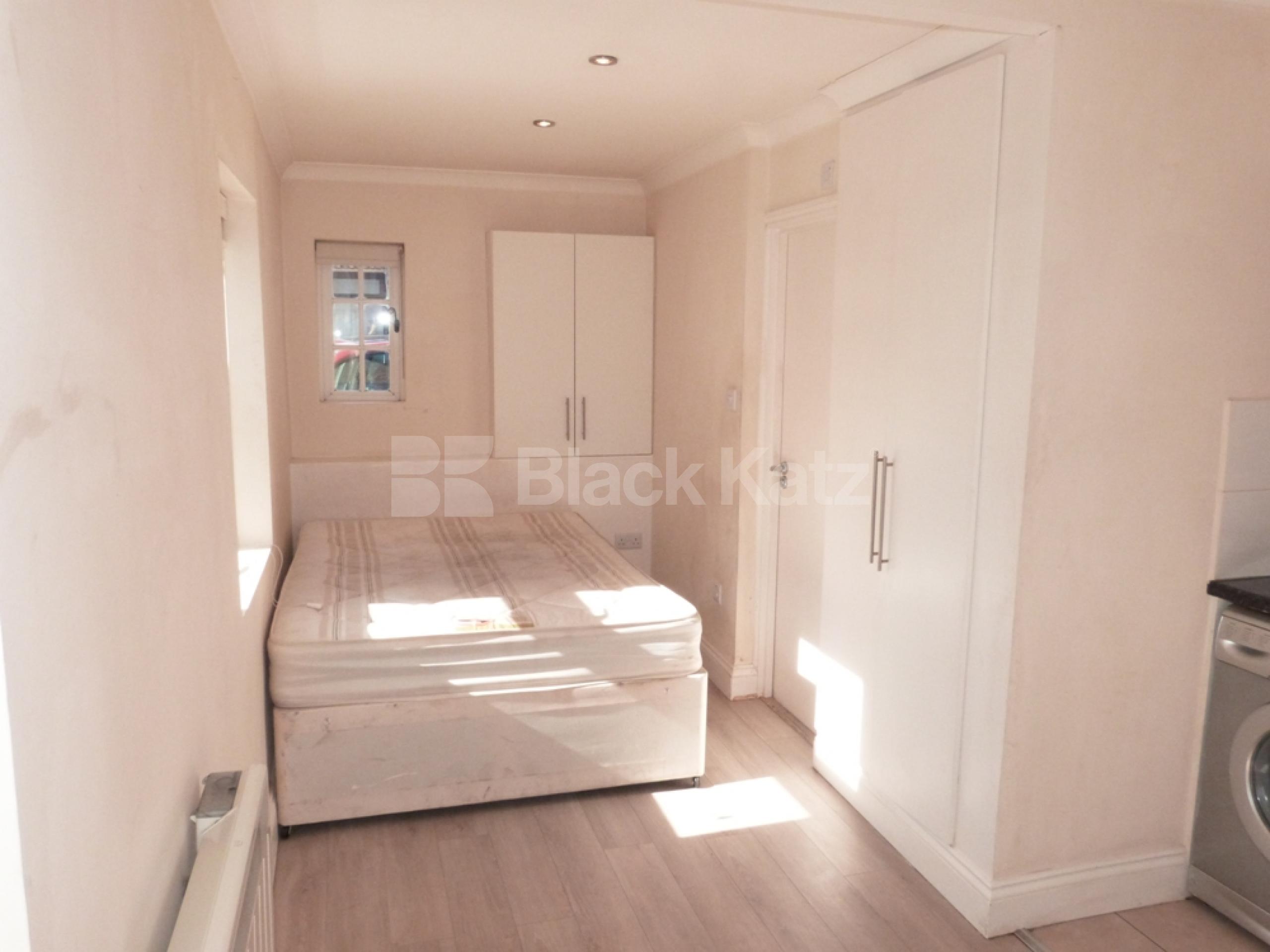 			Studio Apartment, 1 bath, 1 reception Studio			 Hornsey High Street, Hornsey N8
