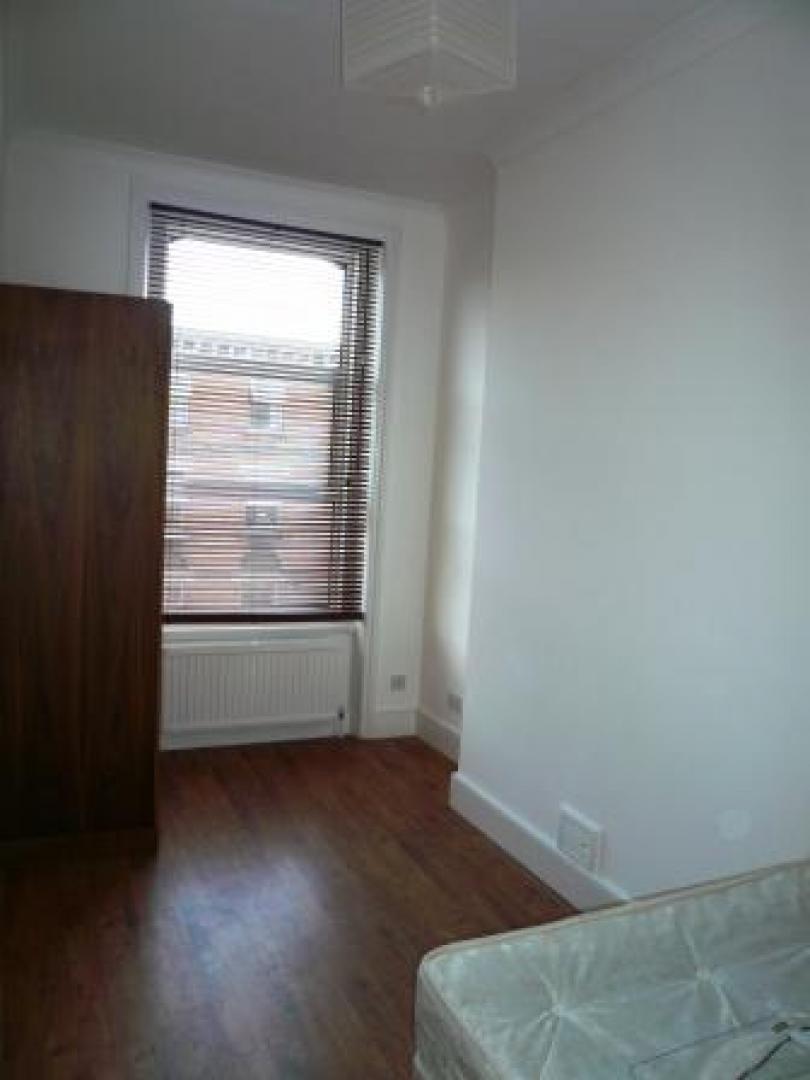 			2 Bedroom, 1 bath, 1 reception Flat			 Kilburn High Road, KILBURN