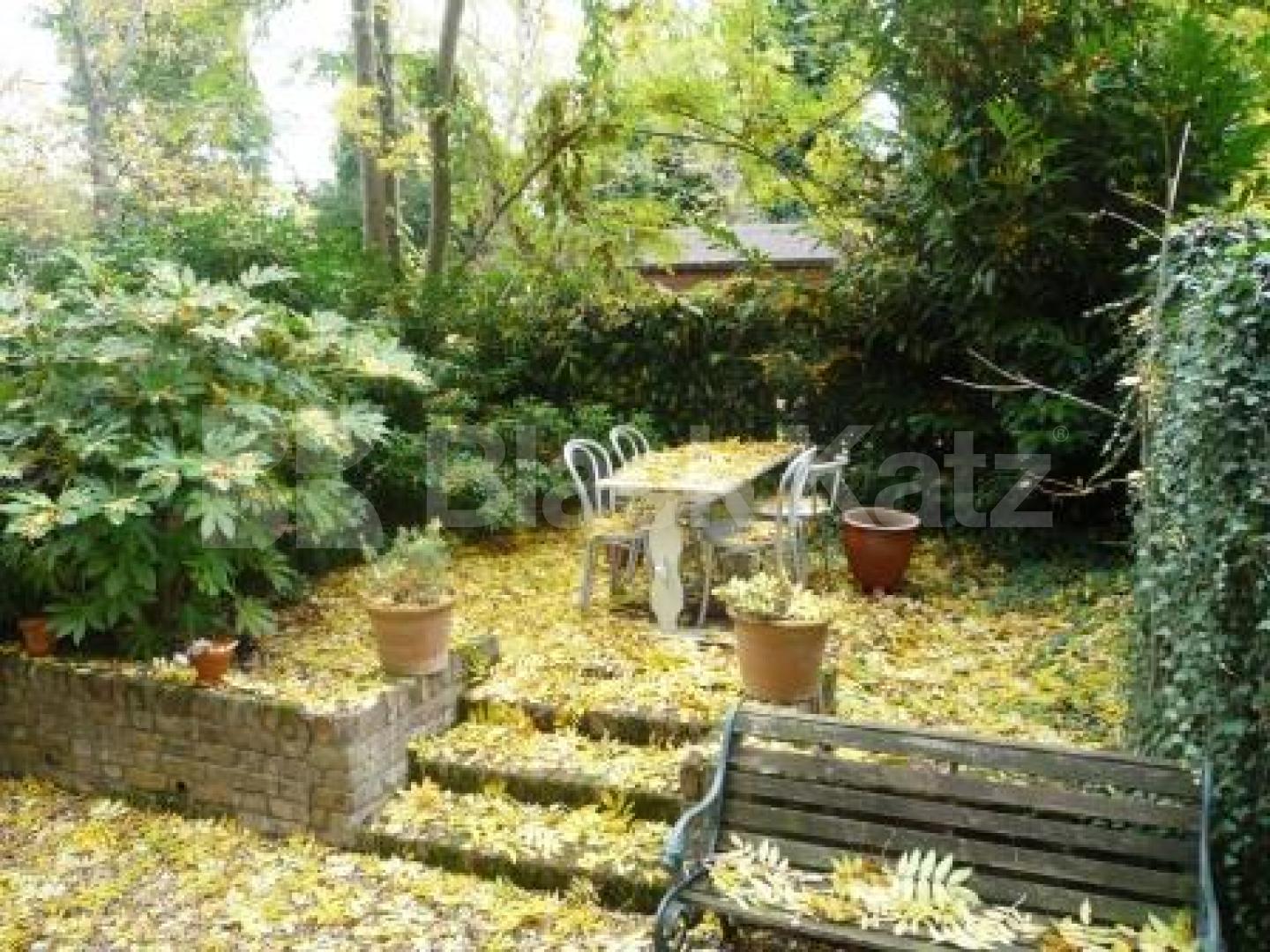 			2 Bedroom, 1 bath, 1 reception Flat			 Crouch Hill, CROUCH END