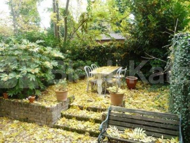 			2 Bedroom, 1 bath, 1 reception Flat			 Crouch Hill, CROUCH END