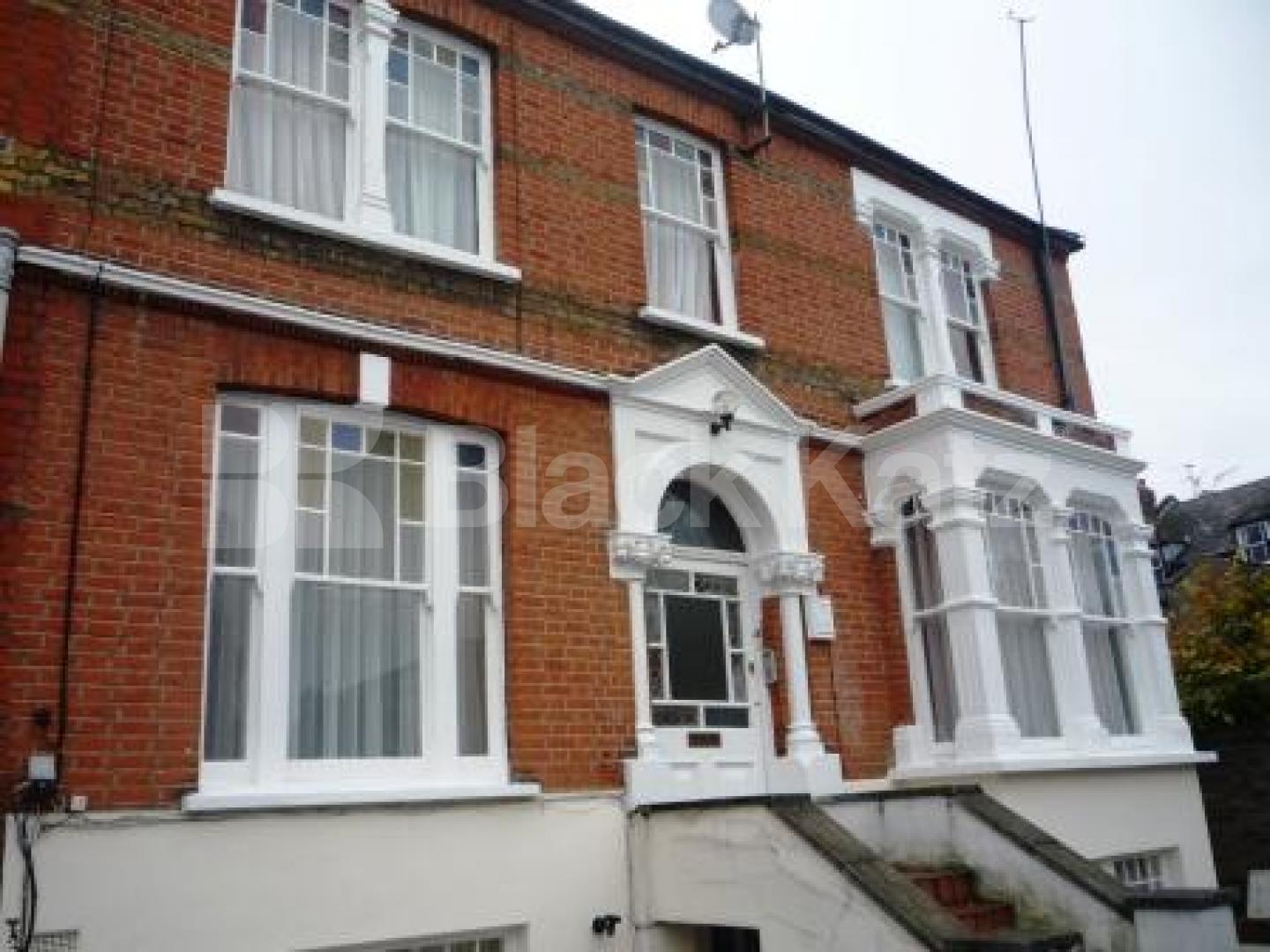 			NEW INSTRUCTION!, 3 Bedroom, 1 bath, 1 reception Flat			 Fairfield Road, CROUCH END