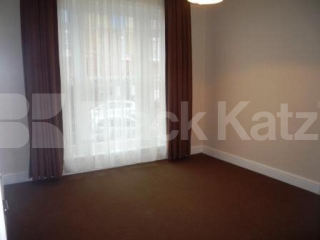 			NEW INSTRUCTION!, 3 Bedroom, 1 bath, 1 reception Flat			 Fairfield Road, CROUCH END