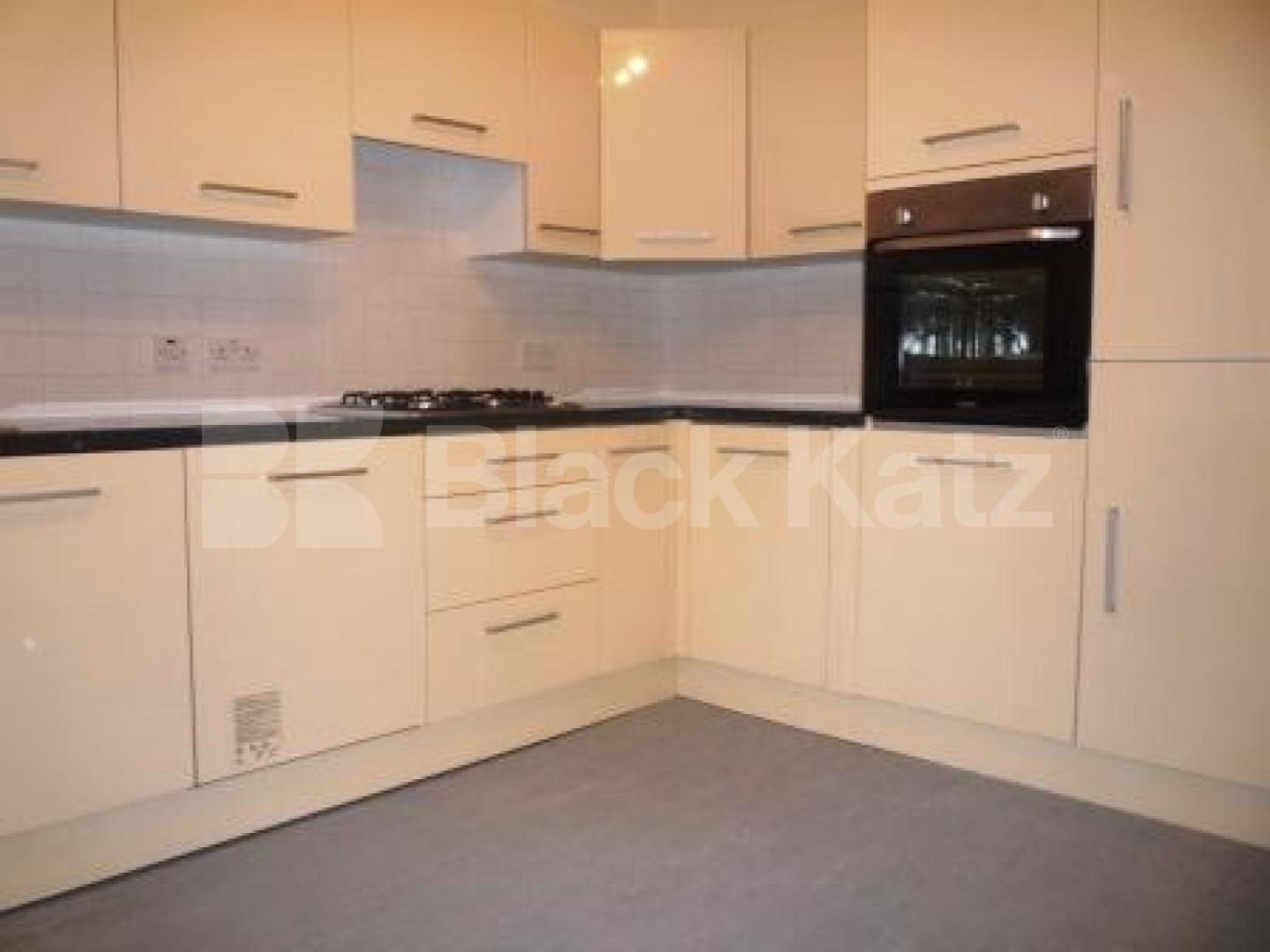 			NEW INSTRUCTION!, 3 Bedroom, 1 bath, 1 reception Flat			 Fairfield Road, CROUCH END