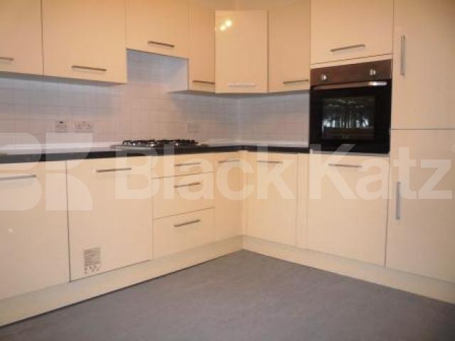 			NEW INSTRUCTION!, 3 Bedroom, 1 bath, 1 reception Flat			 Fairfield Road, CROUCH END