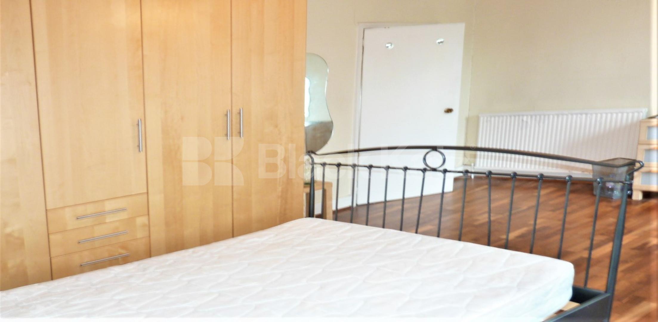 			2 Bedroom, 1 bath, 1 reception Flat			 Shepherds Bush Road, Shepherds Bush