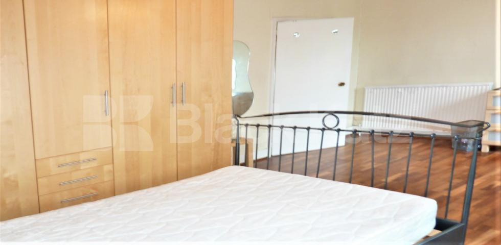 			2 Bedroom, 1 bath, 1 reception Flat			 Shepherds Bush Road, Shepherds Bush