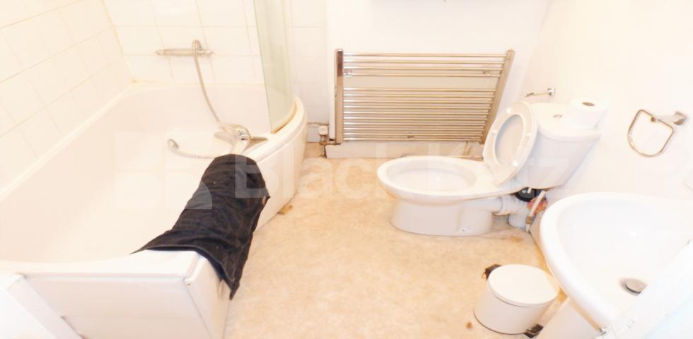 			2 Bedroom, 1 bath, 1 reception Flat			 Shepherds Bush Road, Shepherds Bush