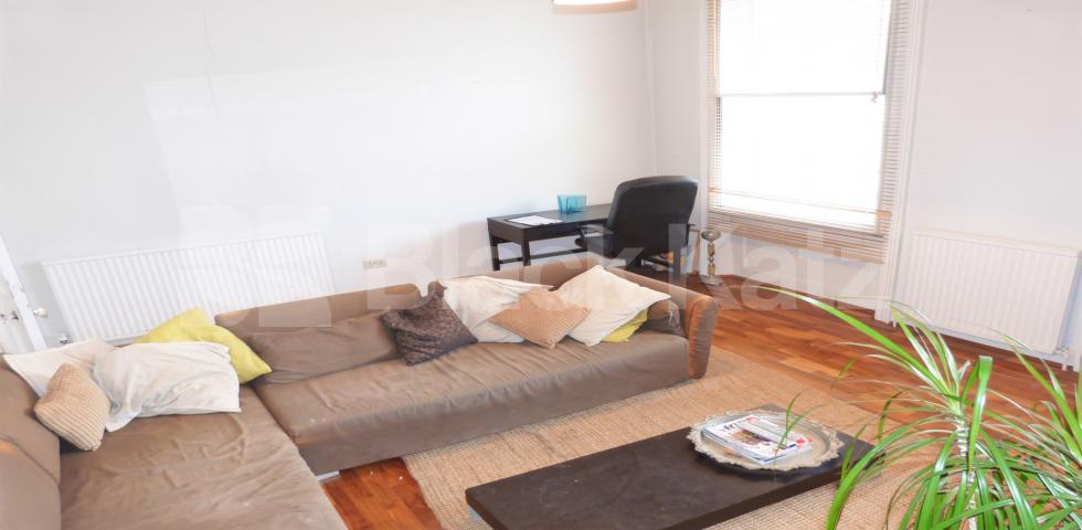 			2 Bedroom, 1 bath, 1 reception Flat			 Shepherds Bush Road, Shepherds Bush