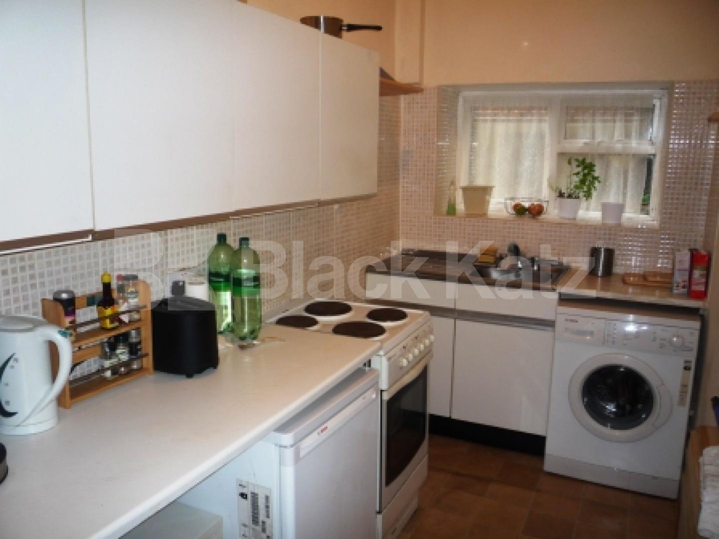 			HOLD!, 1 Bedroom, 1 bath, 1 reception Flat			 Muswell Avenue, MUSWELL HILL