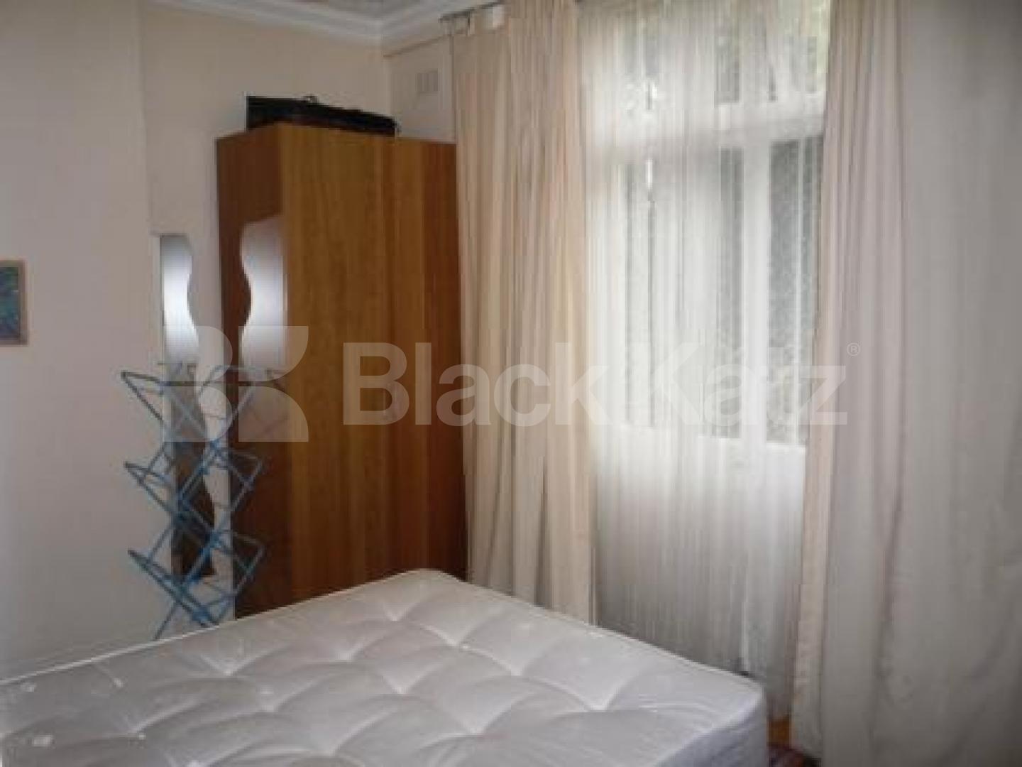 			HOLD!, 1 Bedroom, 1 bath, 1 reception Flat			 Muswell Avenue, MUSWELL HILL