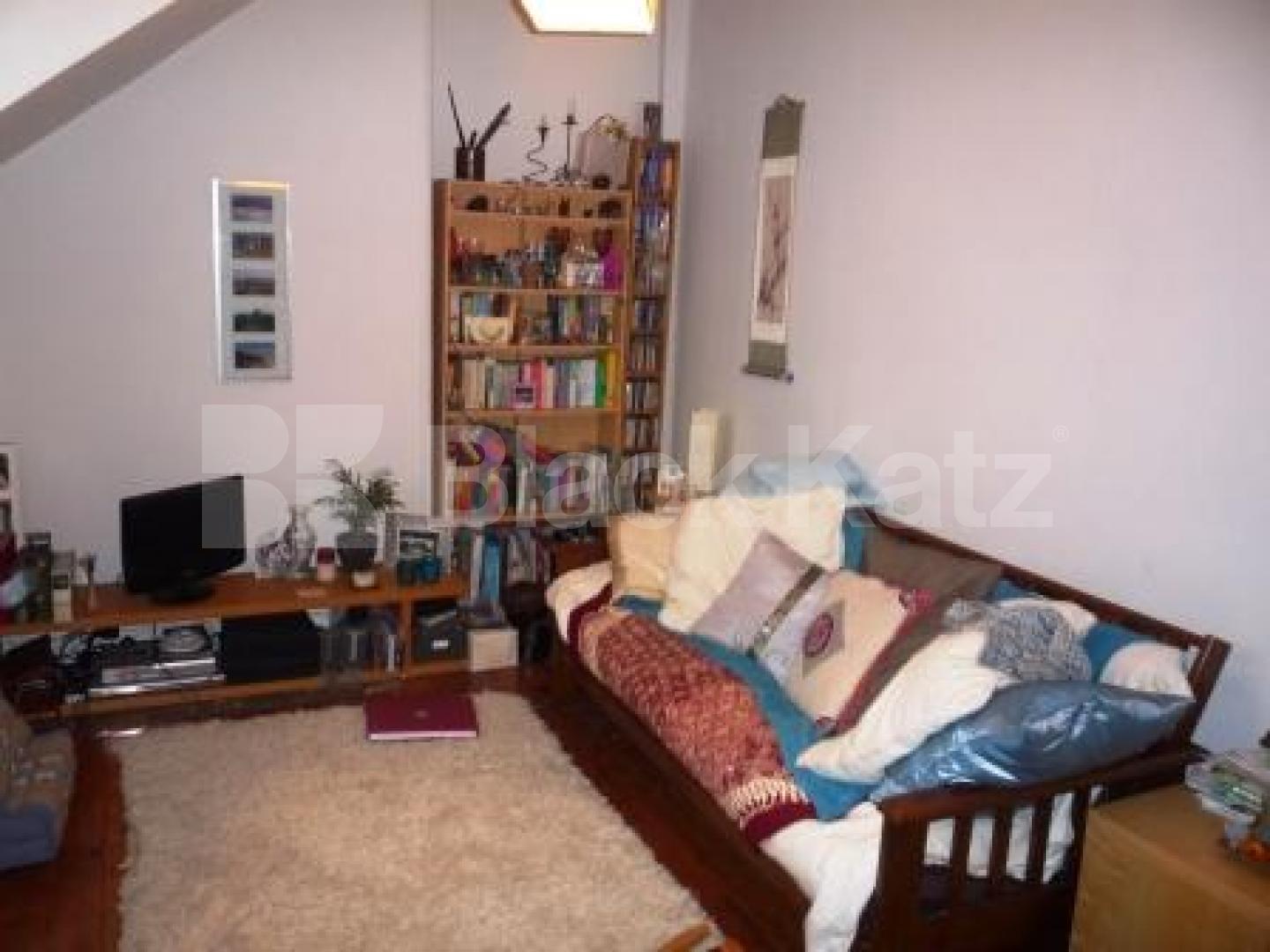 			1 Bedroom, 1 bath, 1 reception Flat			 Temple Road, CROUCH END