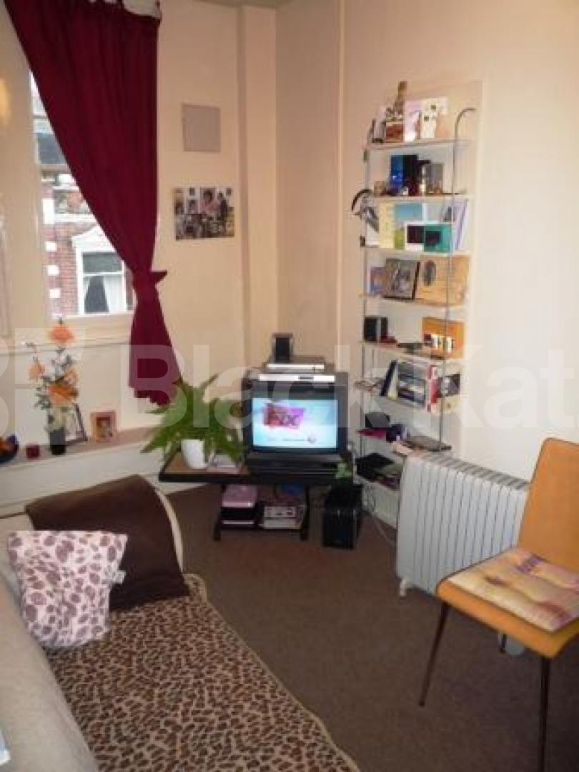 			INCLUDING ALL BILLS EXCEPT ELECTRICITY!, 1 Bedroom, 1 bath, 1 reception Flat			 Broadway Parade, CROUCH END