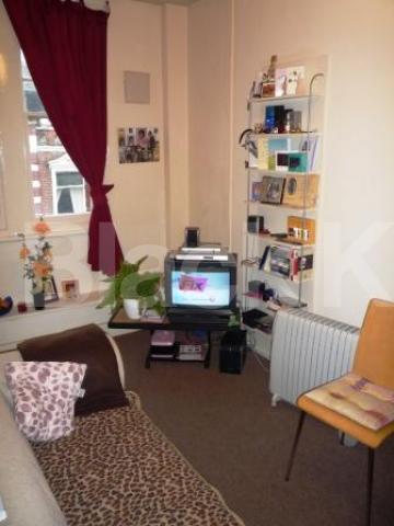			INCLUDING ALL BILLS EXCEPT ELECTRICITY!, 1 Bedroom, 1 bath, 1 reception Flat			 Broadway Parade, CROUCH END
