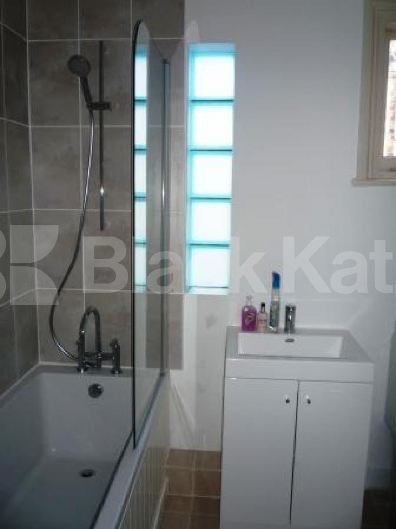 			SUPERB FLAT!, 2 Bedroom, 1 bath, 1 reception Flat			 Wilton Road, MUSWELL HILL