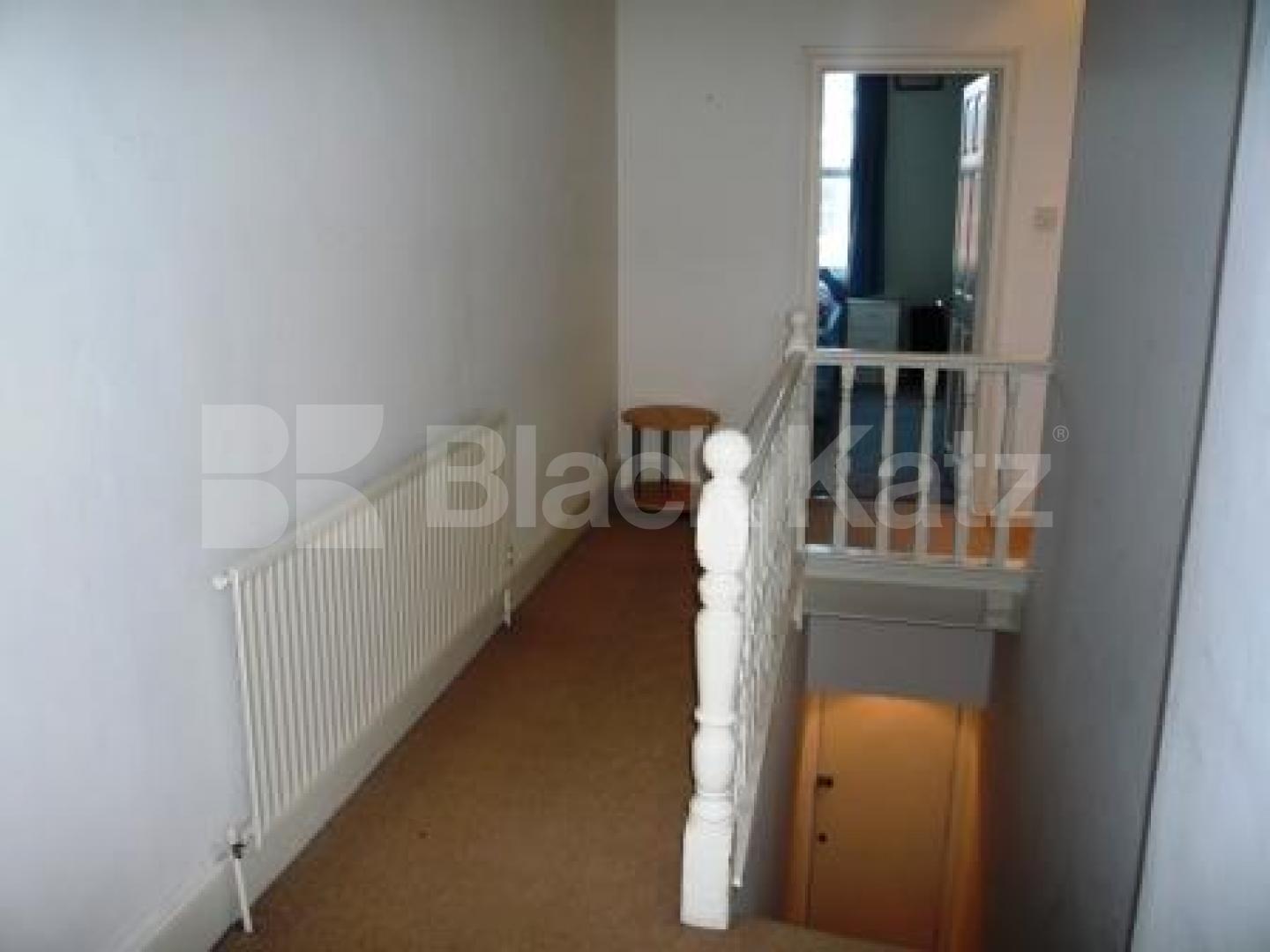			SUPERB FLAT!, 2 Bedroom, 1 bath, 1 reception Flat			 Wilton Road, MUSWELL HILL