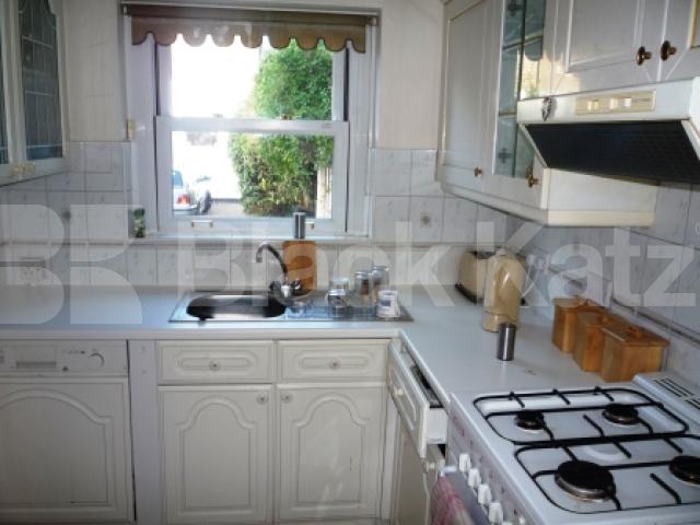 			4 Bedroom, 1 bath, 1 reception House			 Tivoli Road, CROUCH END