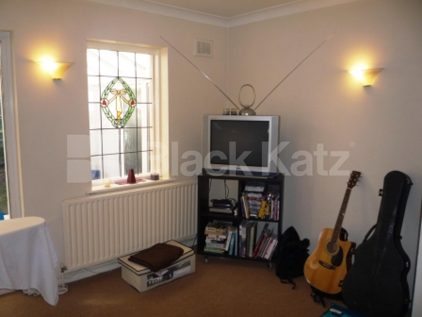 			4 Bedroom, 1 bath, 1 reception House			 Tivoli Road, CROUCH END