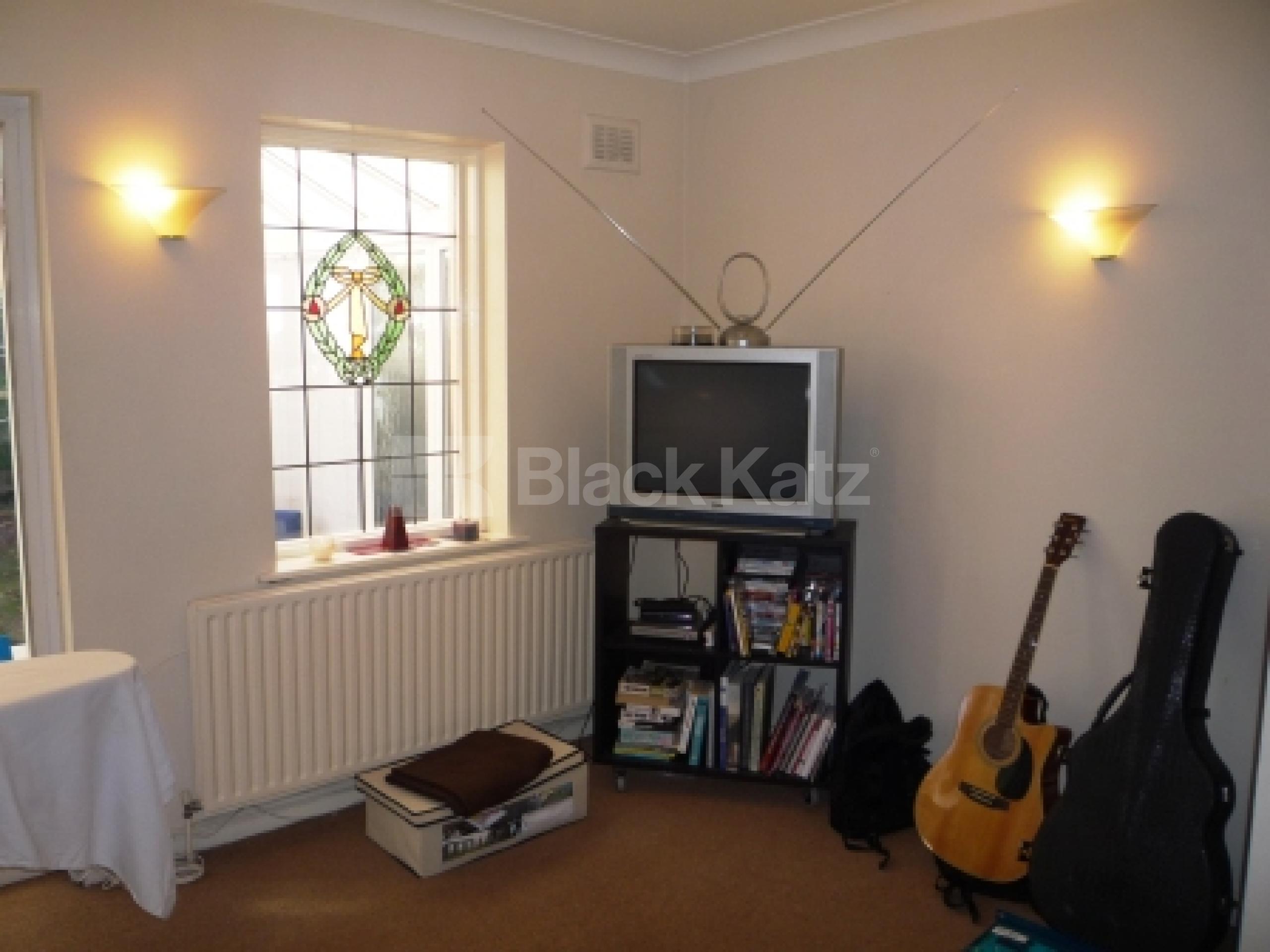 			4 Bedroom, 1 bath, 1 reception House			 Tivoli Road, CROUCH END N8