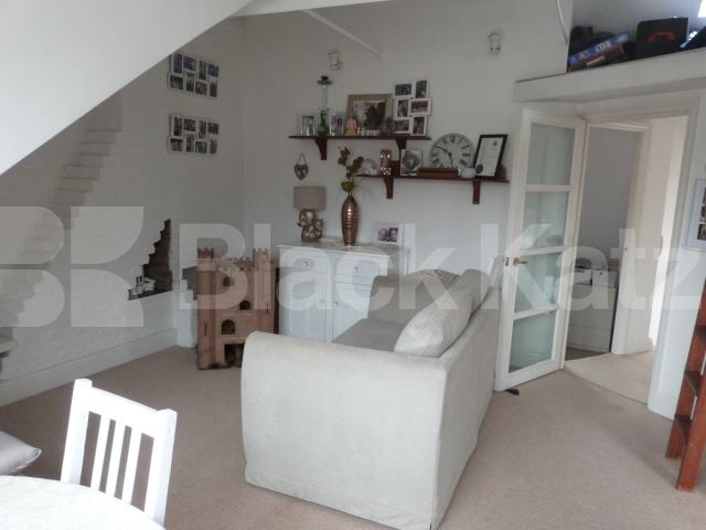 			1 Bedroom, 1 bath, 1 reception Flat			 Archway Road, Highgate 
