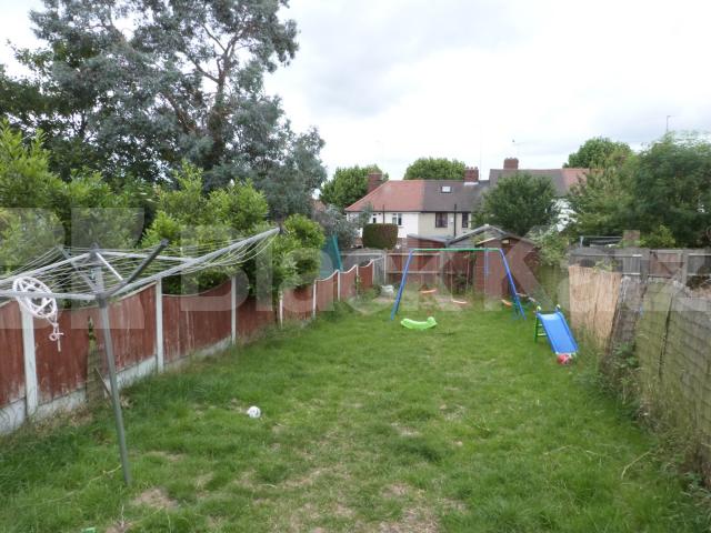			3 Bedroom, 1 bath, 1 reception Terraced House			 Hill Road, CROUCH END