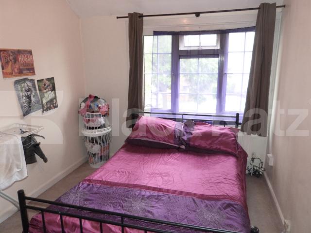 			3 Bedroom, 1 bath, 1 reception Terraced House			 Hill Road, CROUCH END