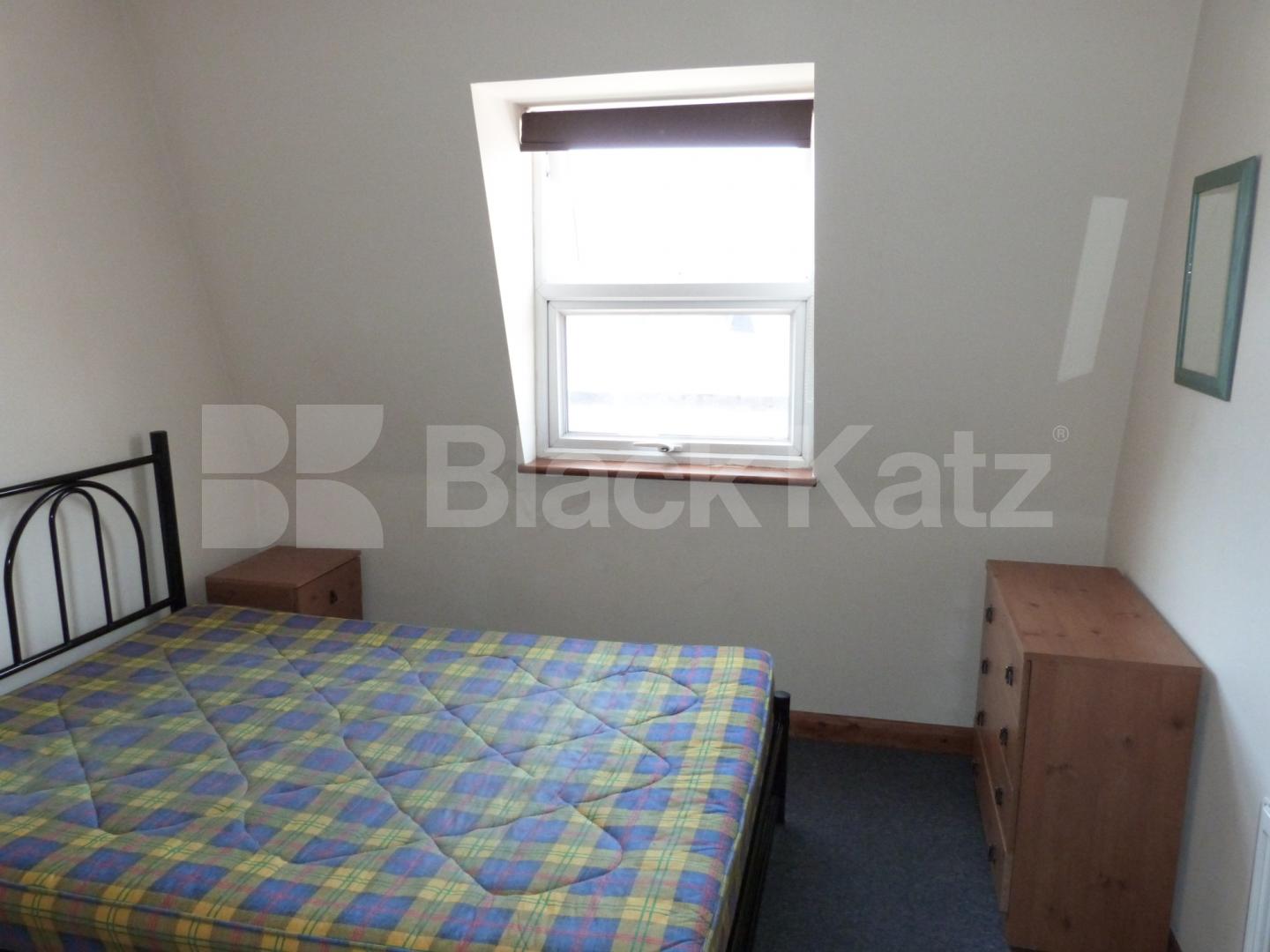 			2 Bedroom, 1 bath, 1 reception Penthouse			 High Road, WOOD GREEN N22