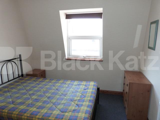 			2 Bedroom, 1 bath, 1 reception Penthouse			 High Road, WOOD GREEN N22