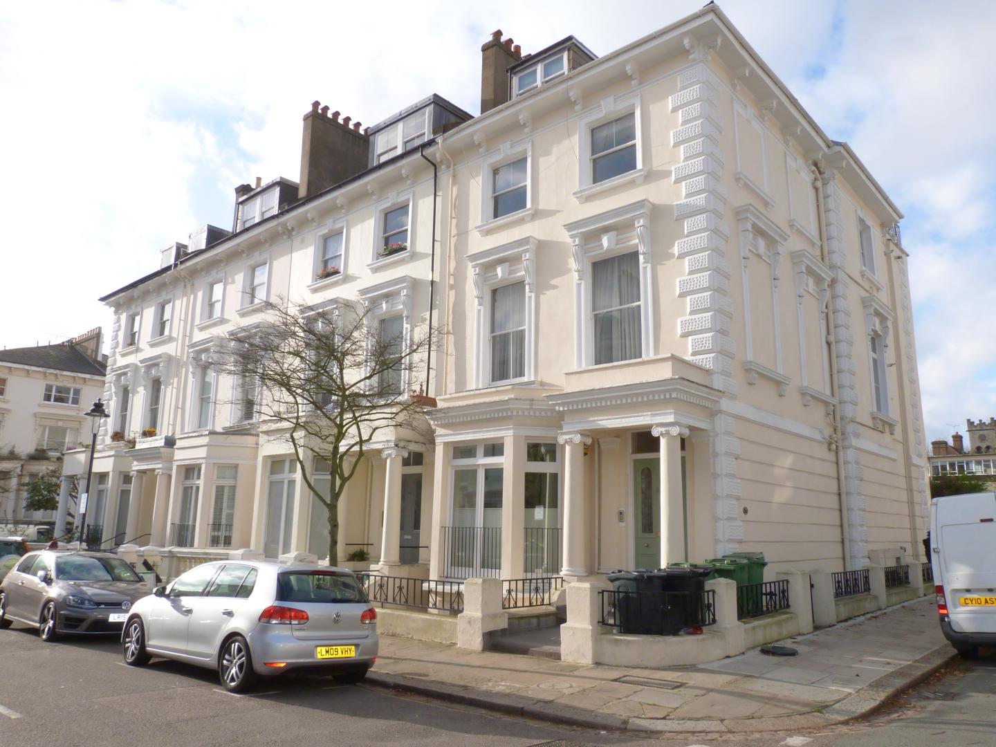 			LET, 1 Bedroom, 1 bath, 1 reception Flat			 Belsize Square, BELSIZE PARK NW3