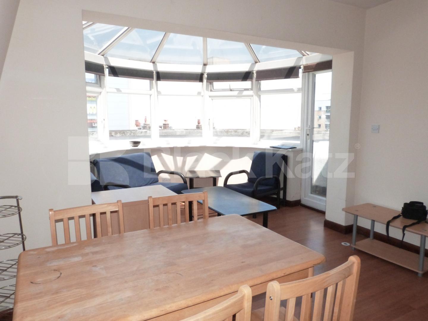 			2 Bedroom, 1 bath, 1 reception Penthouse			 High Road, WOOD GREEN N22