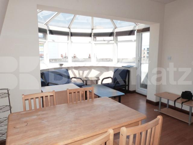 			2 Bedroom, 1 bath, 1 reception Penthouse			 High Road, WOOD GREEN N22
