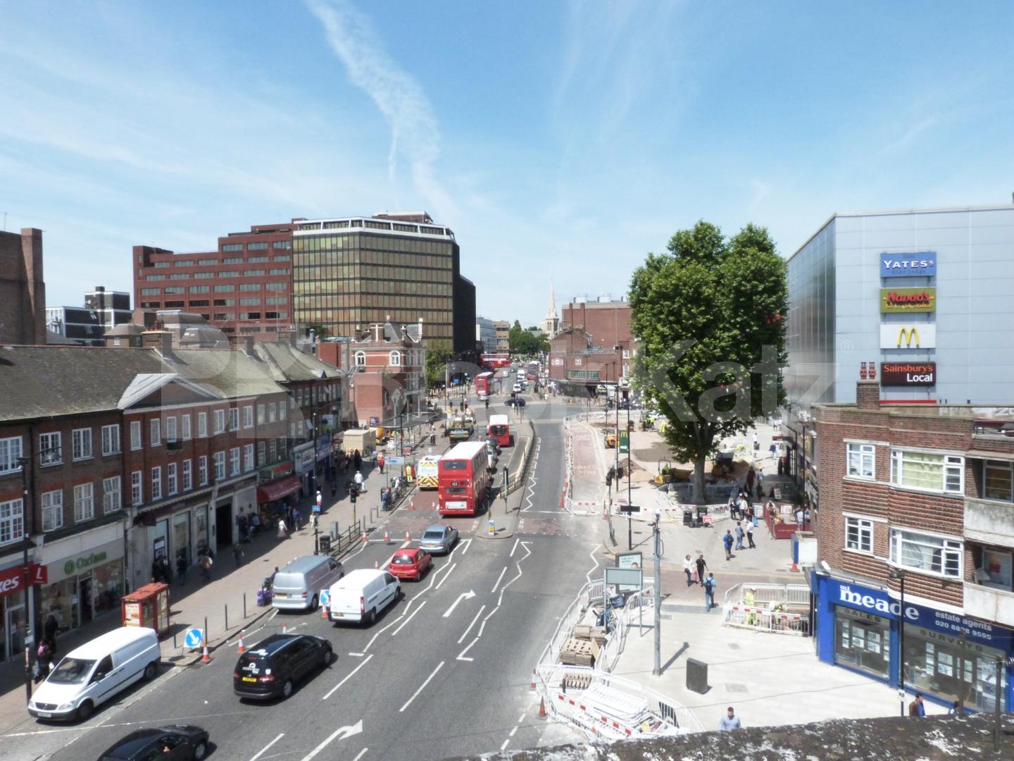 			2 Bedroom, 1 bath, 1 reception Penthouse			 High Road, WOOD GREEN N22