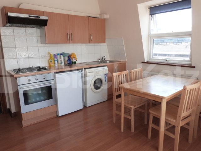			2 Bedroom, 1 bath, 1 reception Penthouse			 High Road, WOOD GREEN N22