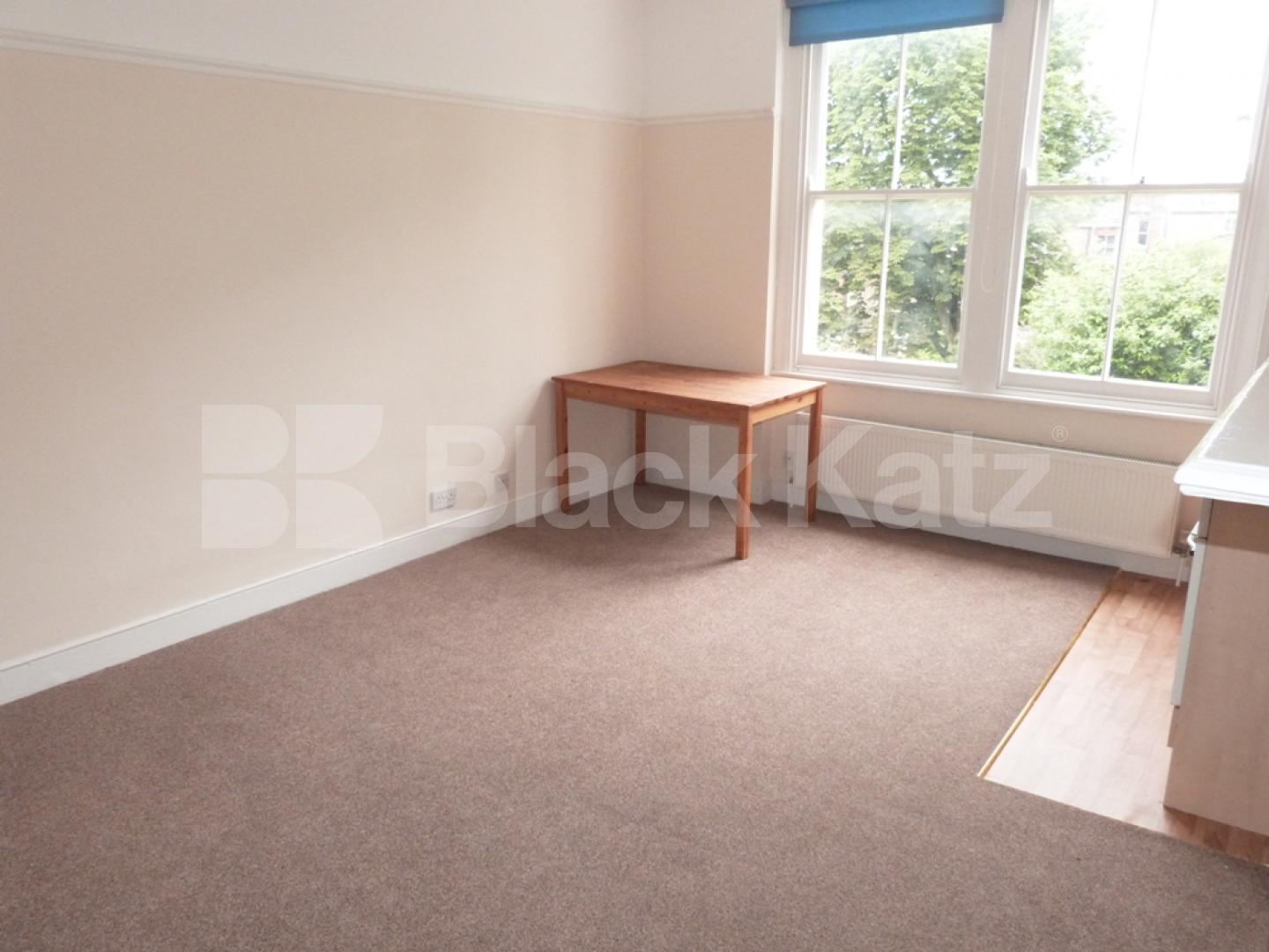 			PRICE INCLUDES ALL BILLS, Studio Apartment, 1 bath, 1 reception Studio			 Alexandra Park Road, Muswell Hill